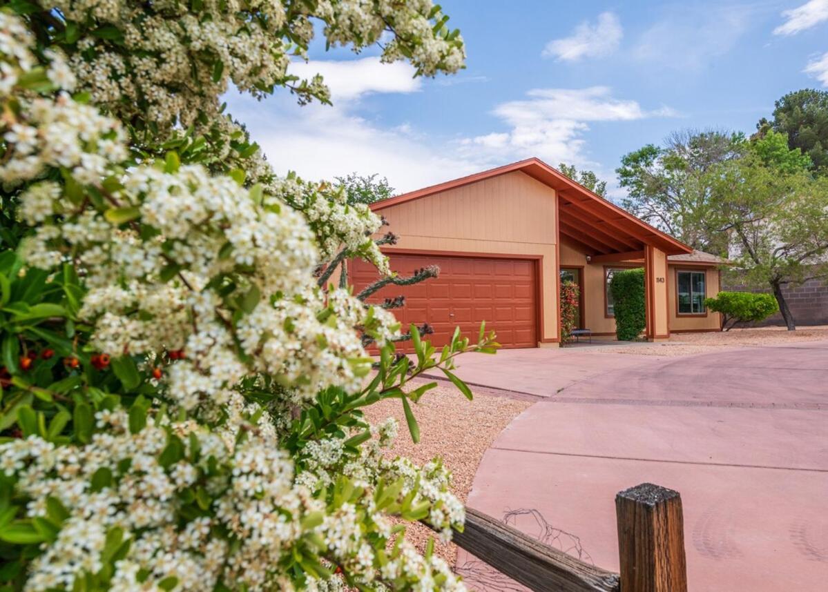 Newly Remodeled Family Friendly Home Page Exterior photo